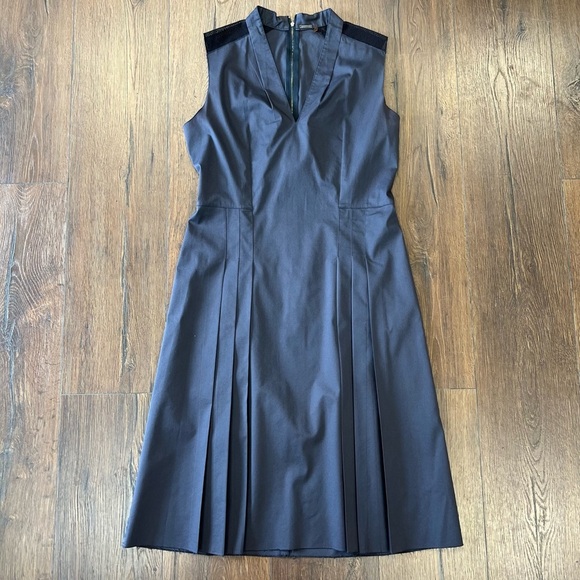 Elie Tahari Dresses & Skirts - Ellie Tahari dress SZ 6